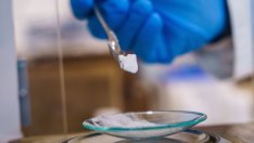 Австралийски партньор на Tesla ще започне да доставя литий до края на годината