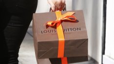 Китайските богаташи харчат по-малко за подаръци