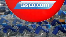 Tesco триумфира в битката за продажби по Коледа на Острова