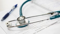 Работещи от общинските болници излизат на протест