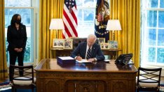 Джо Байдън подписа новия пакет стимули за 1,9 трлн. долара