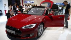 Tesla отчете нова загуба, но по-добри продажби