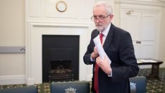 Лидерът на опозицията прие да се срещне с Тереза Мей