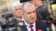 Радев: Търгува се с парламентарна подкрепа за проекта за новата Конституция