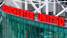 Акциите на Манчестър Юнайтед се сриват заради несигурност около продажбата му
