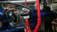 Tesla преустановява временно производството на Model 3 във Фримонт