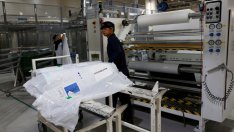 Заводите във Великобритания задържат продукцията около сегашните нива