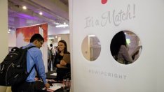 Tinder заобикаля Google Play в знак на протест срещу високи такси