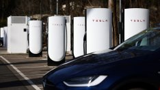 17 коли на Tesla бяха унищожени при пожар в Рим, според Мъск това е терористичен акт