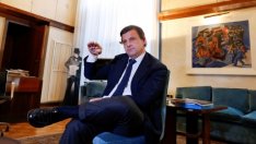 Берлускони и "Пет звезди" носят опасности за икономиката на Италия