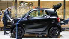 Smart продава миноритарен дял, за да финансира прехода си към електрическа марка