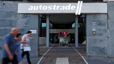 Срутилият се мост в Италия срути и акциите на оператора му