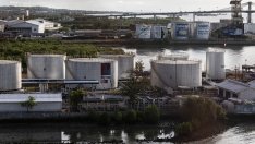 Петролът поевтинява заради нарастващите запаси в САЩ*