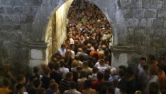 Популярните туристически дестинации в Европа се борят със свръхпосещаемостта