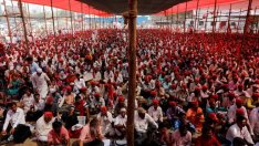 Хиляди индийски фермери поеха на поход с искане правителството да ги подпомогне