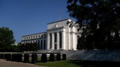 Федералният резерв трябва да изостави бъдещите насоки