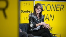 За 8 дни Кати Ууд продаде акции на Tesla за 300 млн. долара 