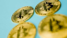 Рекордните цени на биткойна и златото са разтърсващ контраст за пазарите