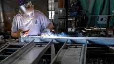 Броят на новооткритите работни места в САЩ неочаквано се е увеличил