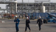 ОПЕК+ прави символична стъпка за стабилизиране на петролния пазар