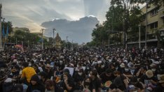 Протестите в Тайланд рушат табута