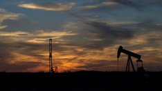 Петролът поскъпва след новини от Саудитска Арабия за свиване на доставките