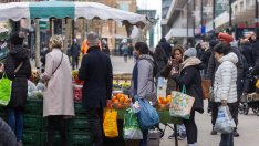 Защо инфлацията във Великобритания е толкова бърза и какво означава това за лихвите?