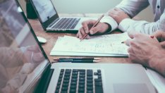 Почти половината от заможните хора в ЦИЕ инвестират в енергия и околна среда