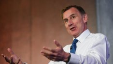 Джеръми Хънт подкрепя сценарий с рецесия, ако това ще охлади британската инфлация