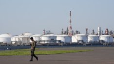 Поевтиняването на петрола спъва икономиката на Саудитска Арабия