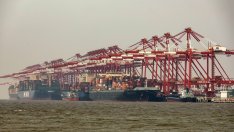 Неочаквано забавяне на износа на Китай буди нови тревоги