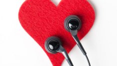 Apple иска стрийминг услугите да плащат по 910 долара за всеки 1 млн. слушания