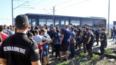 Продължават протестите на работниците от запечатания завод „Винпром Карнобат“