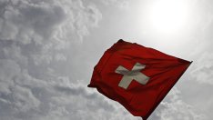 Швейцария забави паричното затягане, но предупреди за последващи увеличения на лихвата