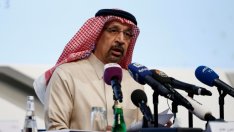 Саудитска Арабия обеща нови съкращения на производството на петрол през февруари