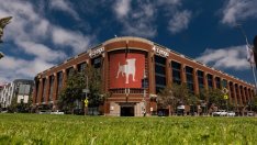 Защо Take Two плаща 12 млрд. долара за производителя на FarmVille