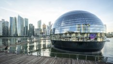 Уникалният плаващ магазин на Apple