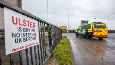 Великобритания и ЕС подписаха плана си за облекчаване на търговското напрежение в Северна Ирландия