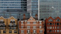Цените на жилищата в Лондон отбелязват първия си годишен спад от кризата насам