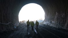 Прокопани са първите 400 м от тунела &bdquo;Железница&ldquo; на автомагистрала &bdquo;Струма&ldquo;