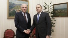 Румен Радев е загрижен от липсата на прозрачност в сделката за ЧЕЗ