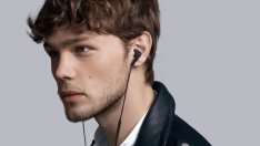 Beoplay E4 - стилни слушалки с подобрена технология за изолиране на външния шум