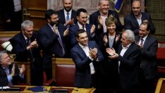 Алексис Ципрас оцеля след вот на доверие в парламента