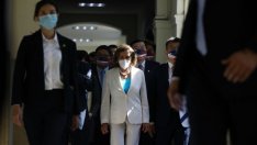 Нанси ходи по тънък лед