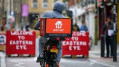 Just Eat Takeaway записа частична обезценка от стойността на Grubhub