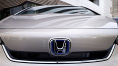 Продажбите на мотоциклети на Honda компенсират спада при автомобилите