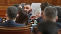 Опозицията продължава да спъва приемането на бюджета 