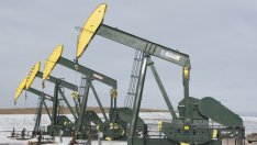 Цените на петрола се задържат относително стабилни в края на седмицата*