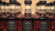 Производителят на Jack Daniel's: Изтеглянето на алкохола ни в Канада е по-лошо от мита