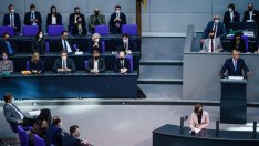 Бундестагът разреши доставка на тежки оръжия за Украйна